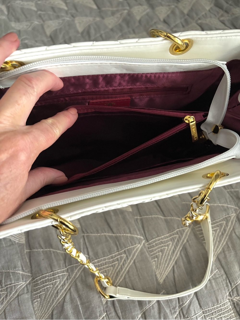 NWOT Classic Quilted Shoulder Bag with Gold Chain - Picture 9 of 11